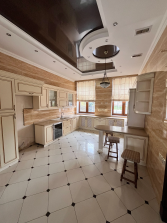 Продажа 3-этажного дома в Донецке, площадью 650 кв.м. Донецк