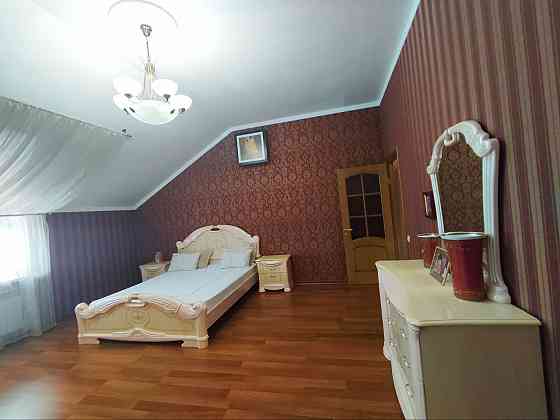 Продается таун-хаус, 3 уровня, площадь Бакинских Комиссаров. Донецк