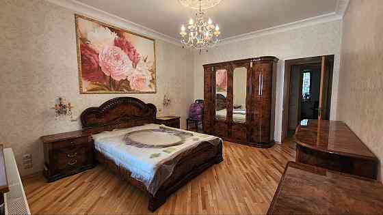 Продается 2к.кв. сталинка пр.театральный/набережная Донецк