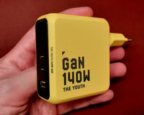 140 Вт GaN Зарядное устройство PD3.1 3-портовый тип C Быстрая зарядка для ноутбука Macbook Pro Донецк