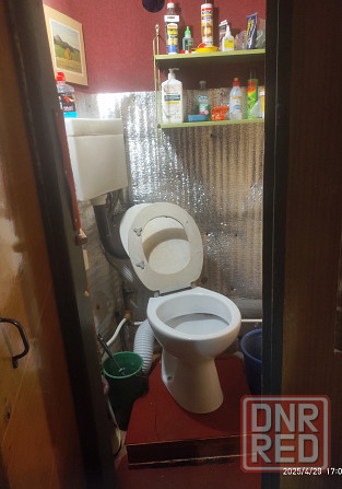 по сниженнной цене срочно продаётся небольшой 2-этажный дом в торезе в районе квартала "в" Торез - изображение 9