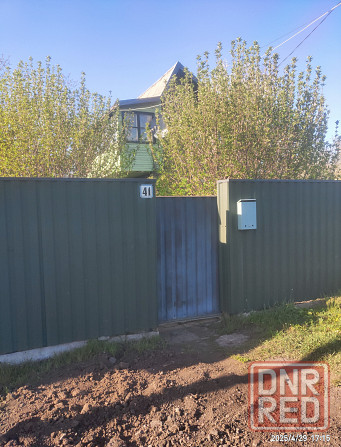 по сниженнной цене срочно продаётся небольшой 2-этажный дом в торезе в районе квартала "в" Торез - изображение 1