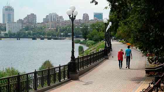 Продам 2к.кв в самом центре 50 летия 143б - Набережная Донецк
