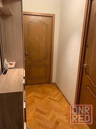 Сдаётся однокомнатная квартира в Ворошиловском районе Донецка, ориентир Набережная. Донецк - изображение 1