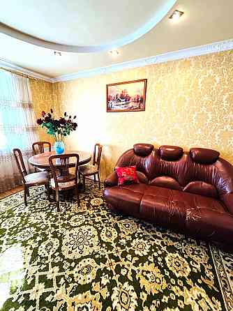 г.Шахтёрск - Центр. Продажа крупногабаритной 2-ком.кв. Сталинка. Шахтерск