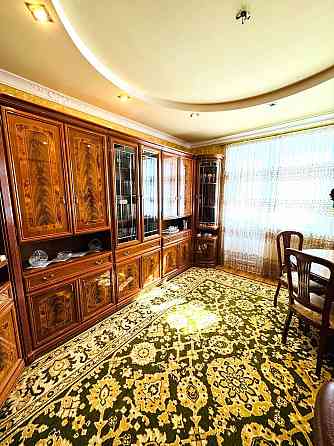 г.Шахтёрск - Центр. Продажа крупногабаритной 2-ком.кв. Сталинка. Шахтерск