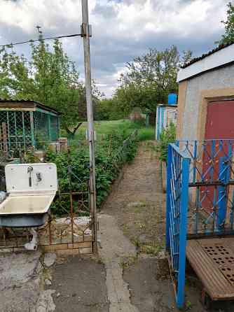 Продам отличный дом с бизнесом (магазин) в центре п. Старобешево Старобешево