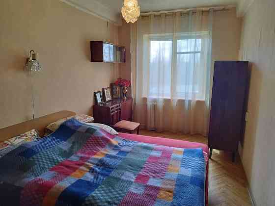 Продам 2-х ком.кв. Раздольная, жилое состояние.Документы готовы. Донецк