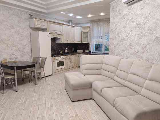 Собственник!!! Вода 24/7 Сдам трёхкомнатную квартиру студию 80 м². Калининский р-н Безалкогольный Донецк
