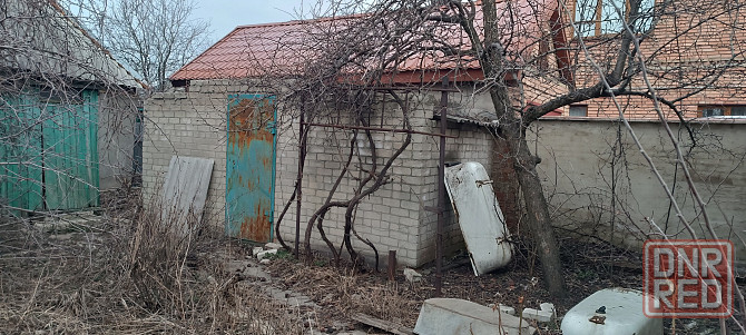 Продам домик 6 соток земли, недостроенный гараж, можно под бизнес,место хорошее Макеевка - изображение 6