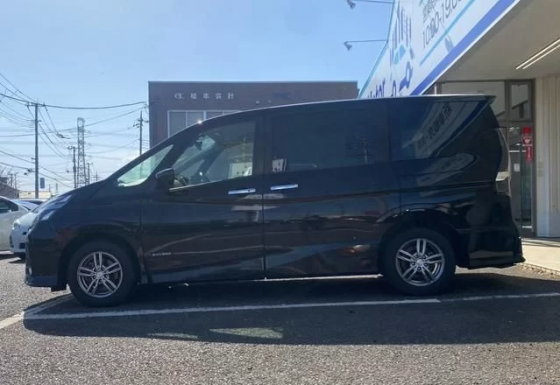 Nissan Serena 2.0 Донецк