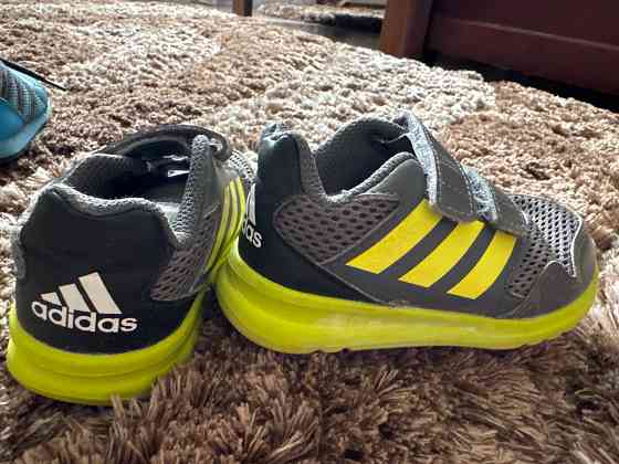 Кроссовки adidas Донецк