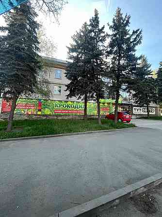 Продается магазин в Макеевке на улице Ленина. Площадь : Первый этаж 400кв.м. Нулевой этаж 400 кв.м. Макеевка