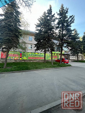 Продается магазин в Макеевке на улице Ленина. Площадь : Первый этаж 400кв.м. Нулевой этаж 400 кв.м. Макеевка - изображение 1