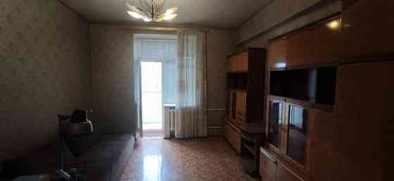 Продается 2-комнатная крупногабаритная квартира, сталинка, пр.Театральный. Донецк