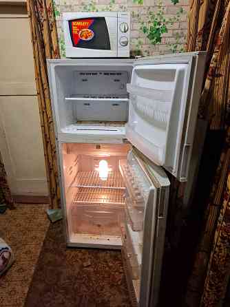 Продам холодильник самсунг(сухая заморозка),микроволновую печь Скарлет Донецк