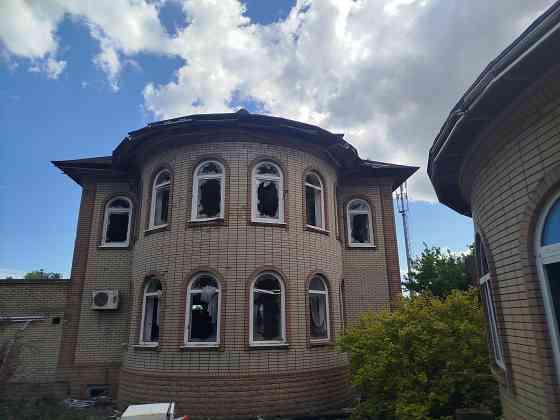 Трёхъярусный дом, на левом берегу Мариуполь