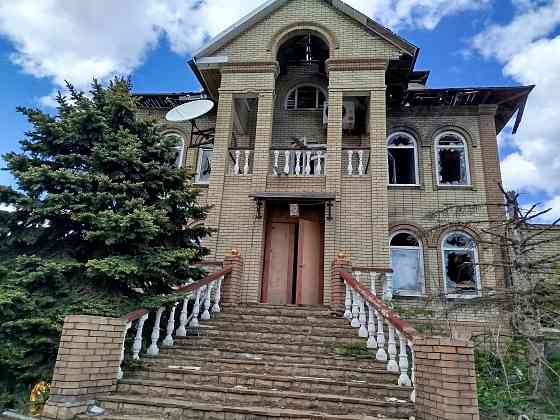 Трёхъярусный дом, на левом берегу Мариуполь