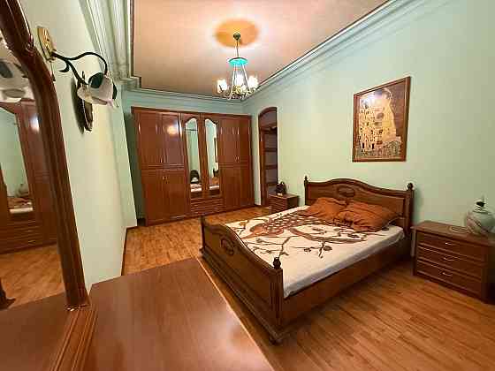 Сдам 2 ком.кв в самом центре, Донбасс Палас, бульвар Пушкина. 2 этаж. Студия и спальня Донецк