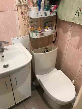 Продам 2ком площадь Свободы ул Комсомолец Донбасса 1эт вода холодная и горячая Донецк