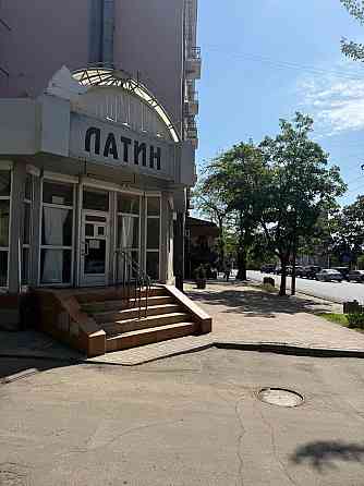 Сдам помещение в центре пересечение Артема и Богдана Хмельницкого Донецк