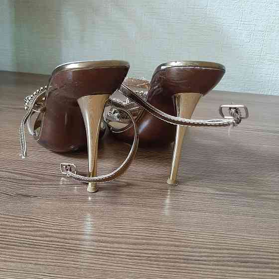 Продам Босоножки эксклюзивные,fredericks Донецк