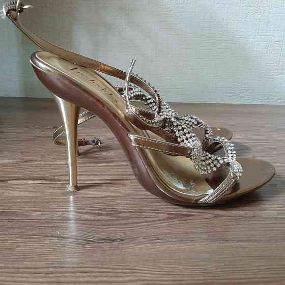 Продам Босоножки эксклюзивные,fredericks Донецк