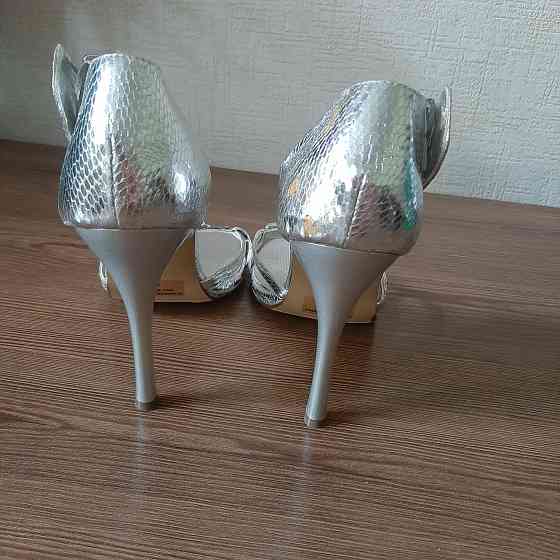 Продам босоножки Fredericks Донецк