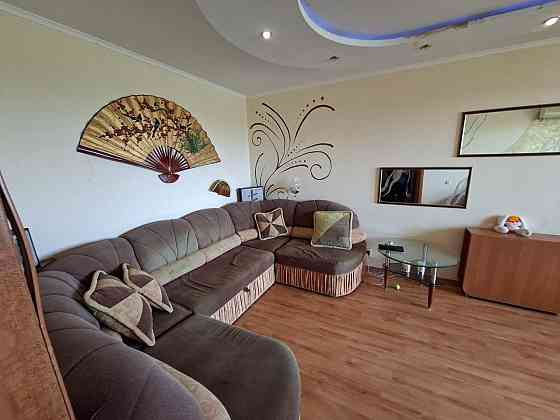 Продается трехкомнатная квартира с хорошим ремонтом: пл. Бакинских Комиссаров Донецк