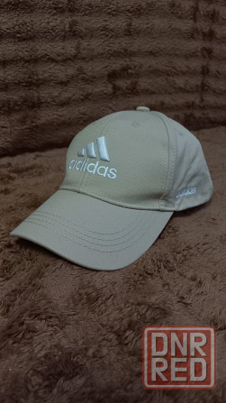 Кепка adidas бежевая Макеевка - изображение 1