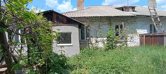 Продам 2-х комн квартиру на земле 40 м² в Пролетарском р-не. Две комнаты, кухня, службы в доме. Донецк