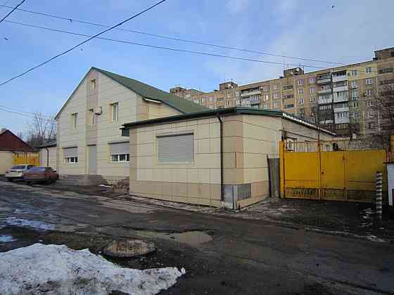 Продам отдельно стоящие здание 400 м³ в Калининском р-не. Два заезда. Два уровня. Гараж. Газ. Донецк
