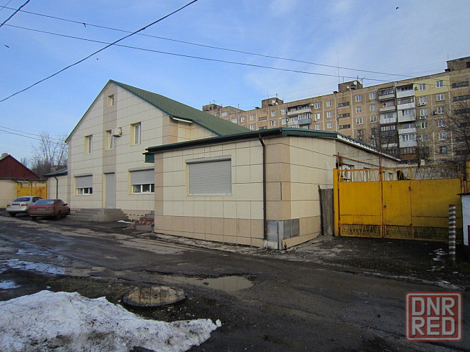 Продам отдельно стоящие здание 400 м³ в Калининском р-не. Два заезда. Два уровня. Гараж. Газ. Донецк - изображение 2