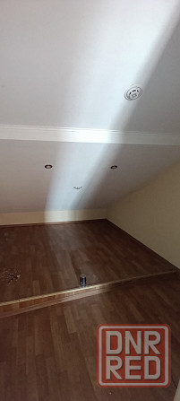 Продам отдельно стоящие здание 400 м³ в Калининском р-не. Два заезда. Два уровня. Гараж. Газ. Донецк - изображение 4