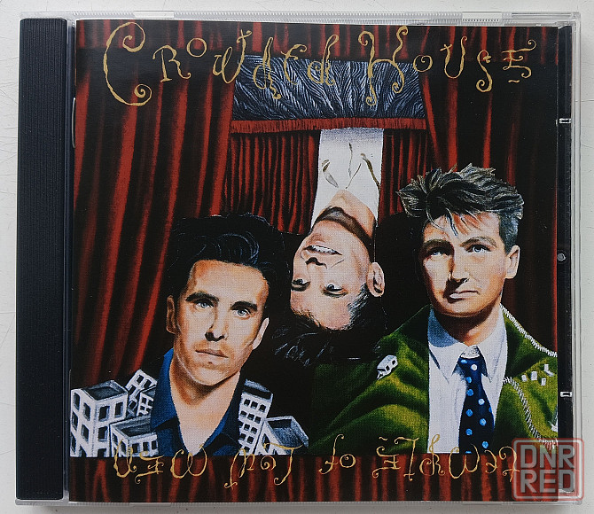 Фирменный CD: Crowded House (1988) Temple Of Low Man Макеевка - изображение 1