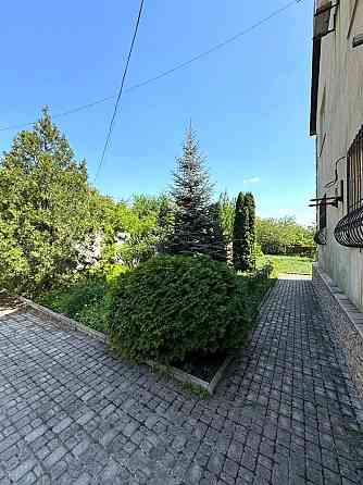 3-х этажный дом! 11 соток земли. 255м2. Четыре жилых комнаты + кухня гостиная, два сан.узла. Донецк