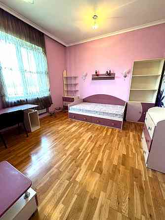 3-х этажный дом! 11 соток земли. 255м2. Четыре жилых комнаты + кухня гостиная, два сан.узла. Донецк