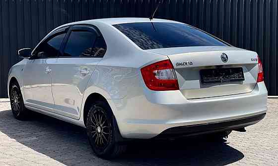 Skoda Rapid 1.6 MPI коробка механика 5 ступка 2015 год Идеальное Состояние очень ухоженный авто Донецк