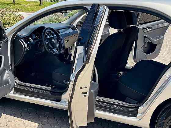 Skoda Rapid 1.6 MPI коробка механика 5 ступка 2015 год Идеальное Состояние очень ухоженный авто Донецк