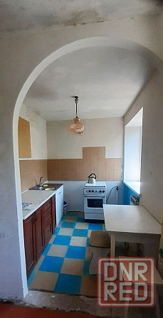 Продам 3х ком. кв-ру 62 м кв. под ремонт с гаражом Макеевка - изображение 1