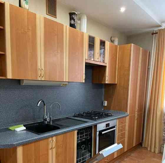 Сдаю двухкомнатную квартиру 65.0 м² этаж 2/5 город Донецк, Ворошиловский район, проспект Ватутина Донецк