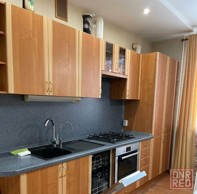 Сдаю двухкомнатную квартиру 65.0 м² этаж 2/5 город Донецк, Ворошиловский район, проспект Ватутина Донецк - изображение 2