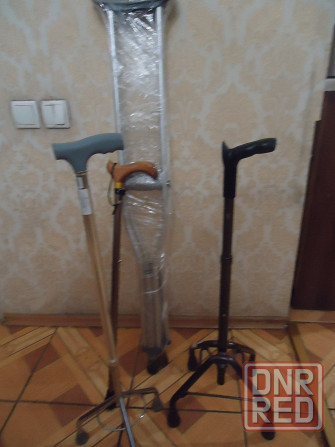 прикроватный столик на колёсах кушать в постеле/ Коляски инвалид/ Стул туалет/Костыли подмыш /Трости Донецк - изображение 8