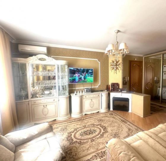 Продам 4-х комнатную 85 м² в Ворошиловском р-не на бул. Пушкина. Ремонт. Донецк