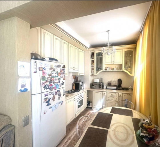 Продам 4-х комнатную 85 м² в Ворошиловском р-не на бул. Пушкина. Ремонт. Донецк