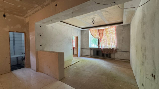 Продажа 3-комнатной крупногабаритной квартиры 1/2, в г. Макеевка, Горняцкий р-н, пос. Холодная Балка Макеевка