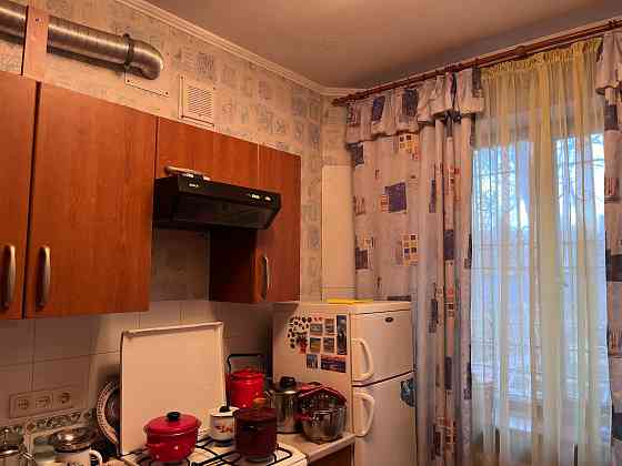 Продам 2-комнатную сталинку в центре Донецк