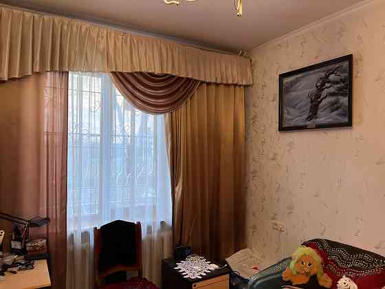 Продам 2-комнатную сталинку в центре Донецк