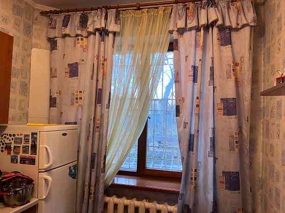 Продам 2-комнатную сталинку в центре Донецк