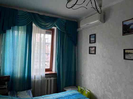 Продам 2-комнатную сталинку в центре Донецк